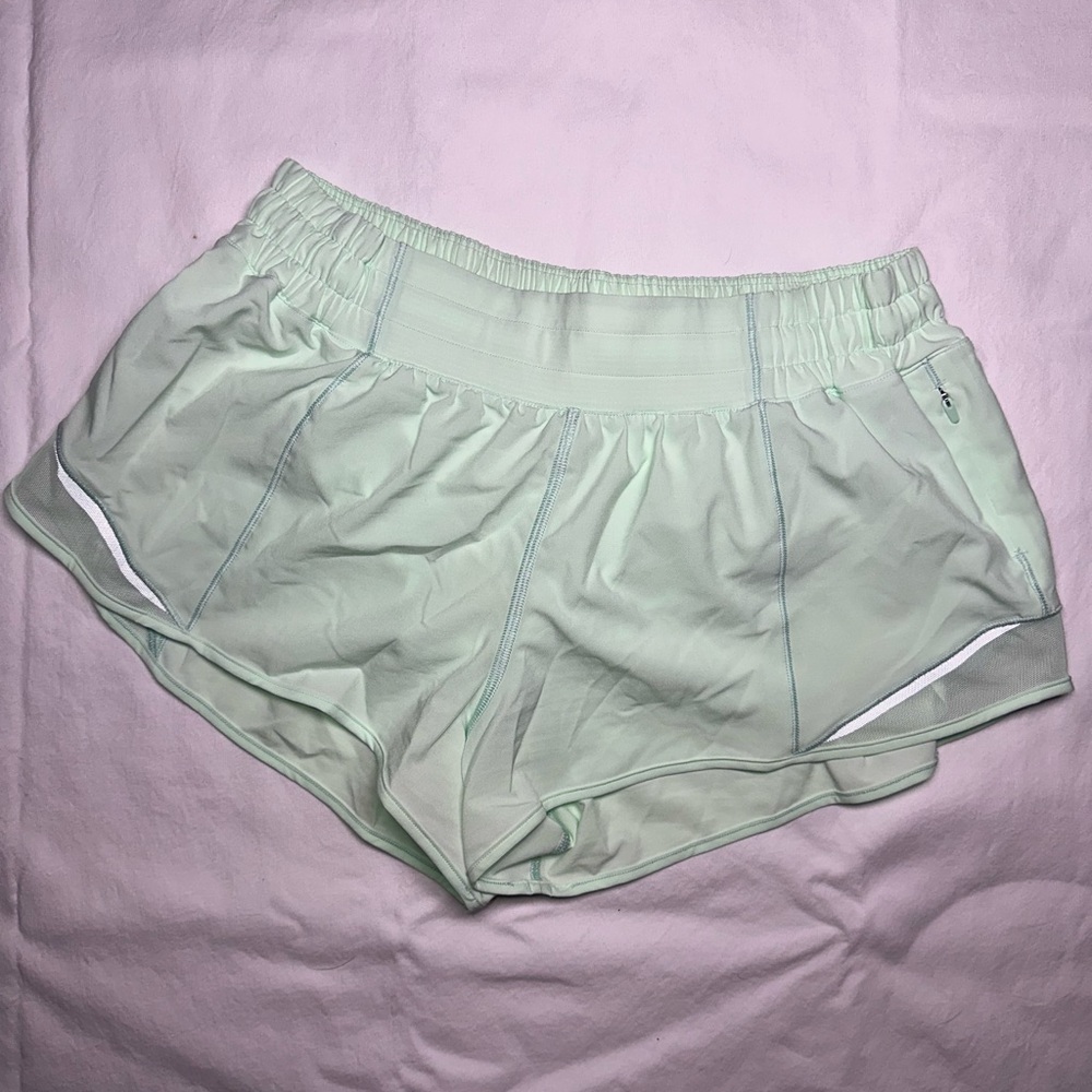 Lululemon low rise 2.5 inch Hotty Hot Shorts in mint moment, size 8